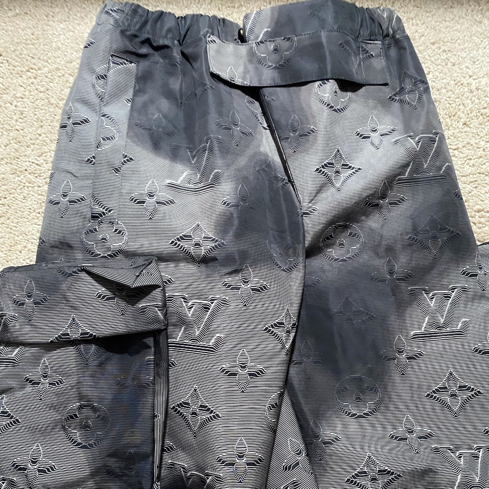Louis Vuitton Monogram Removable 3D pocket cargo